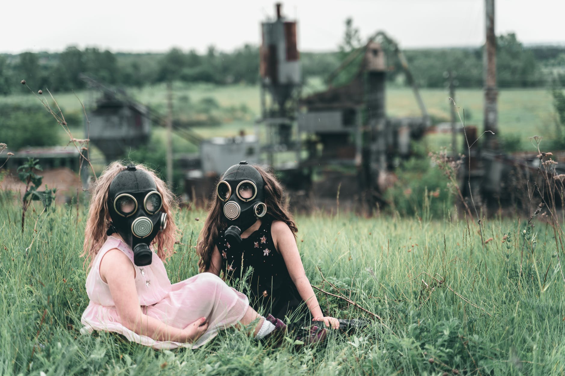 kids sitting on the grass