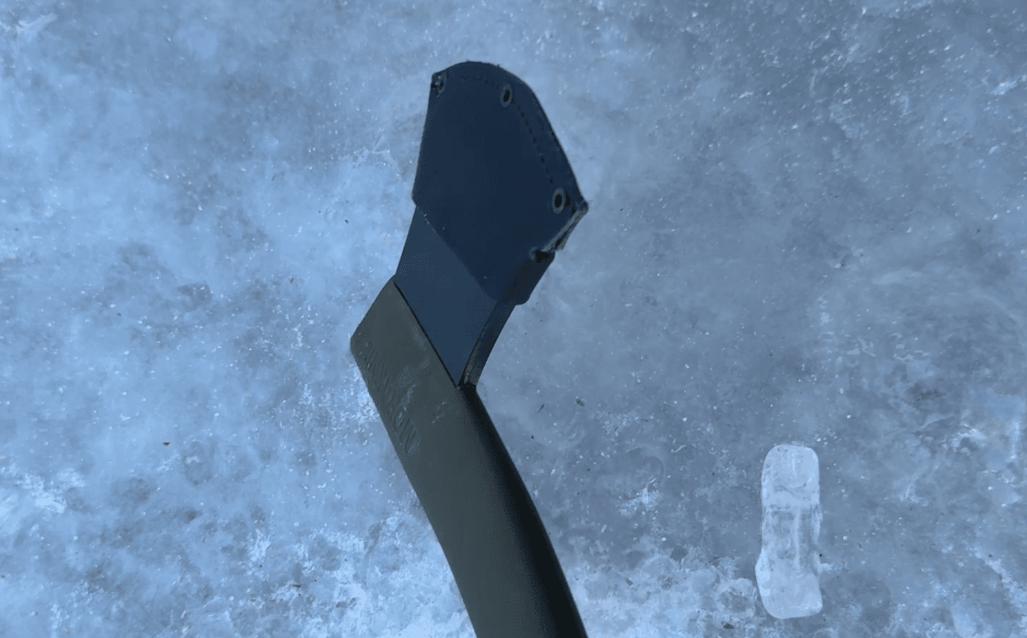 “Kan man hamra på baksidan av Morakniv Lightweight Axe?”